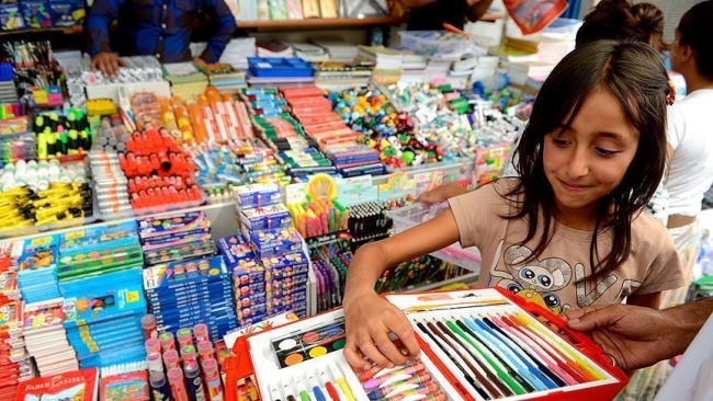 Ticaret Bakanı Pekcan'dan okul alışverişi öncesi velilere uyarı