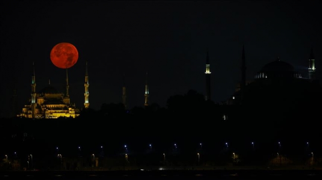Türkiye ve dünyadan 'Kanlı Ay' tutulması manzaraları