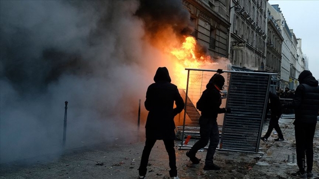 Fransa'da emeklilik reformu kaosu devam ediyor