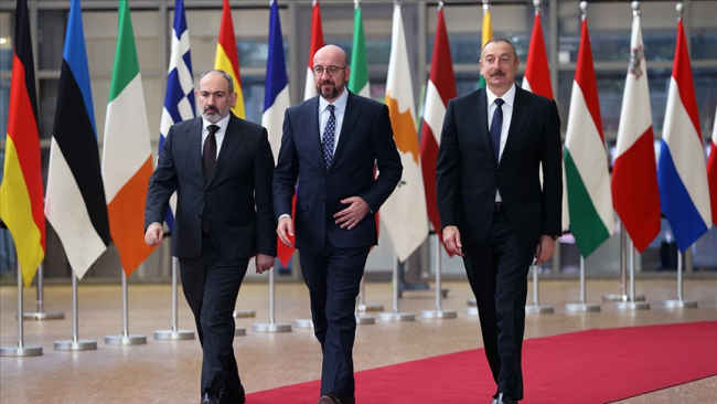 Azerbaycan Cumhurbaşkanı Aliyev, AB Konseyi Başkanı Charles Michel ve Ermenistan Başbakanı Paşinyan Brüksel'de bir araya geldi. Fotoğraf: AA