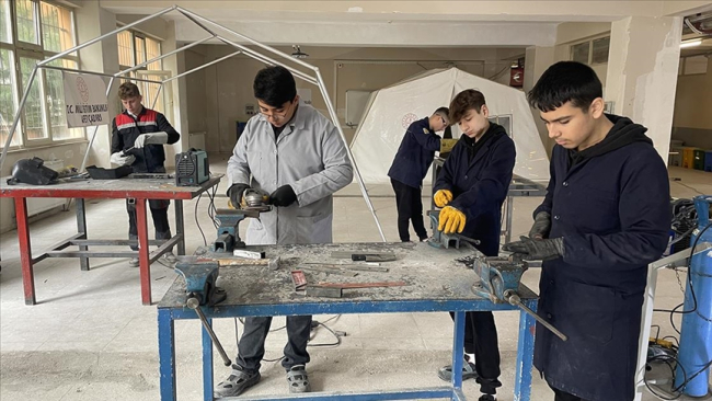 MEB, afetin yaralarını sarmak için seferber oldu