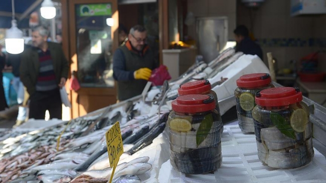 Lakerdalar kavanozu 100 liradan tezgahlarda