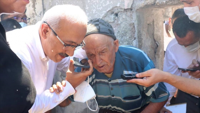 Cumhurbaşkanı Erdoğan, evi yanan vatandaşla görüştü