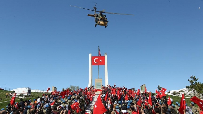 Helikopterler çocuklar için havalandı