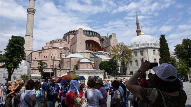 Turistler 9 ayda Türk yemeklerine 5,1 milyar dolar harcadı