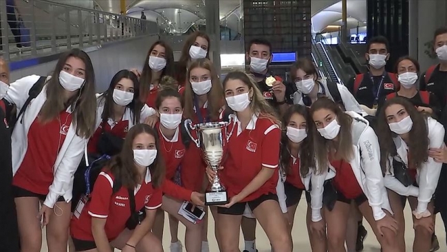 Avrupa Şampiyonu milliler yurda döndü