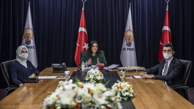 Siyasi partiler video konferans aracılığıyla bayramlaştı