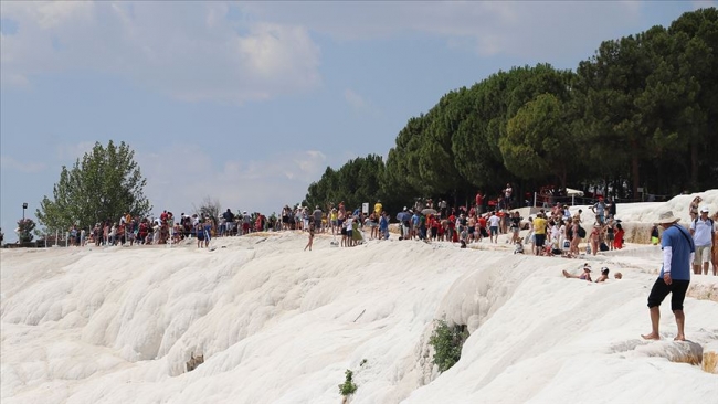Pamukkale'de ziyaretçi rekoru bekleniyor