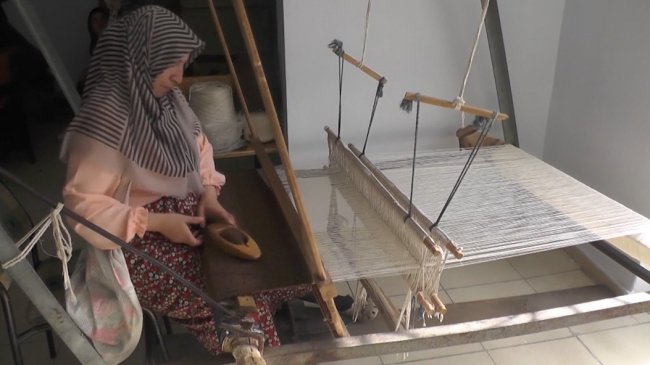 Muşlu halı dokuma ustası unutulmaya yüz tutmuş mesleğini yaşatıyor