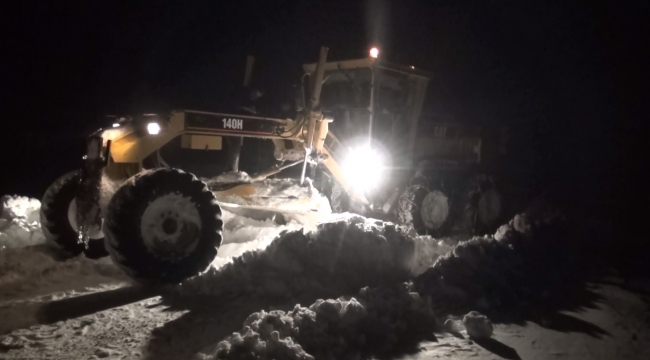 Tipide mahsur kalan gazetecileri ekipler kurtardı