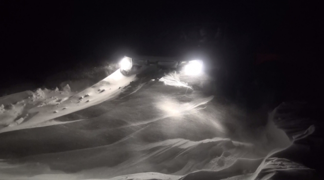 Tipide mahsur kalan gazetecileri ekipler kurtardı