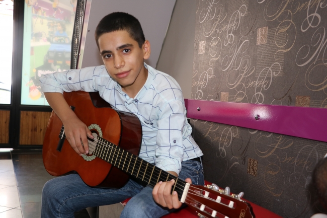 Canlı müzik eşliğinde tıraş