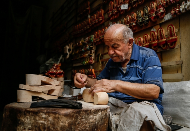 Tarihi Tire Çarşısı eski günlerini arıyor