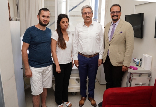 Ege Üniversitesi'nde robotik izsiz tiroit ameliyatı yapıldı