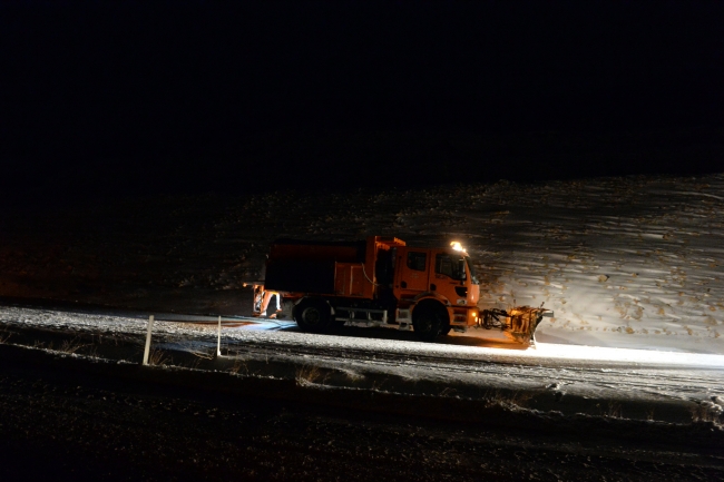 Kar yağışı ve tipi ulaşımı aksatıyor