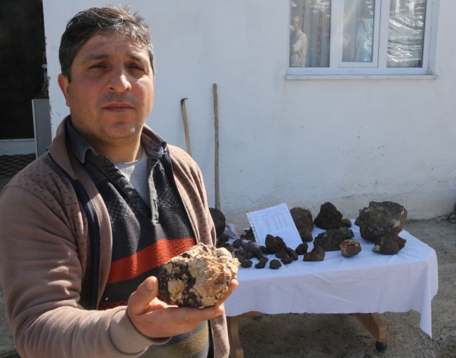 Tokatlı çoban arazide bulduğu gök taşlarına 200 bin dolar istiyor