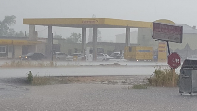 Tokat'ta sağanak ve dolu, hayatı olumsuz etkiledi