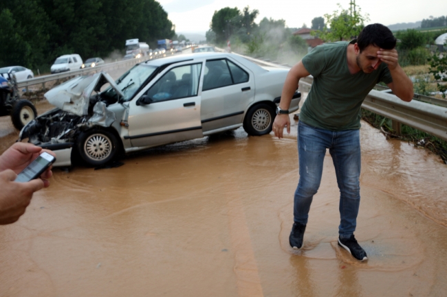 Tokat'ta sağanak ve dolu, hayatı olumsuz etkiledi