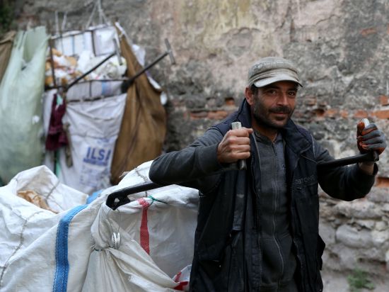 5 dil bilen Suriyeli kağıt toplayıcısına iş teklifleri yağıyor