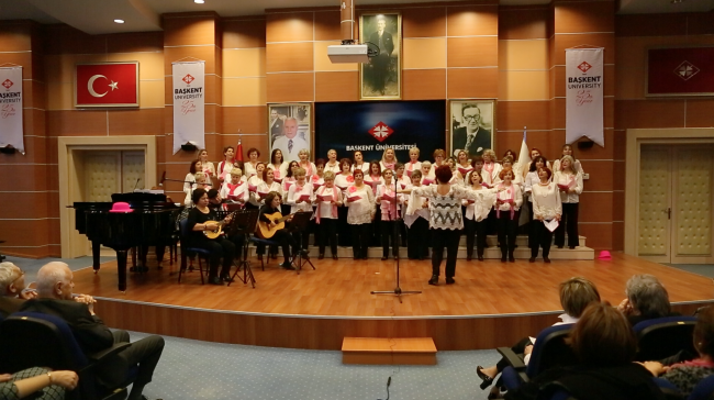 Kanseri müzikle yenen kadınların öyküsü