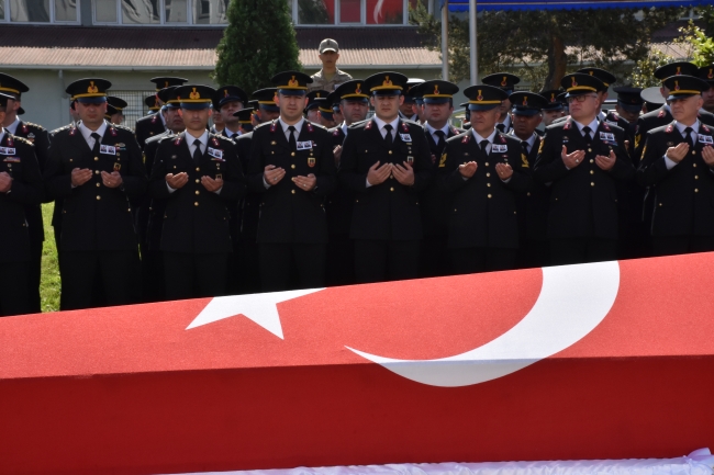 AA muhabirini arama çalışmalarında şehit düşen 2 asker için tören düzenlendi
