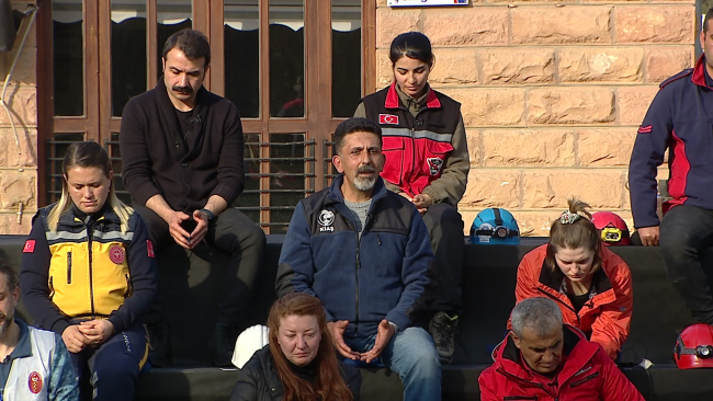 TRT dizilerinin oyuncuları 'Asrın felaketi'nin kahramanları ile bir araya geldi