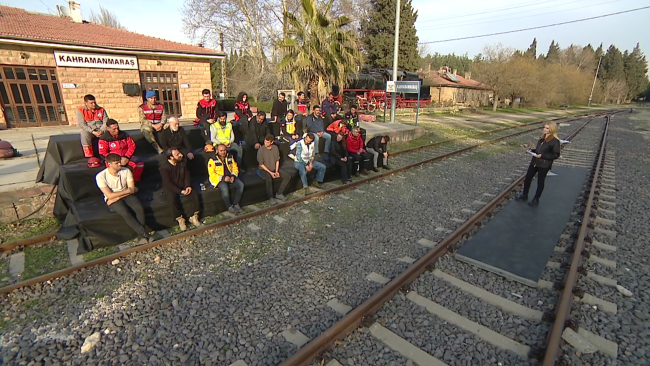 TRT dizilerinin oyuncuları 'Asrın felaketi'nin kahramanları ile bir araya geldi
