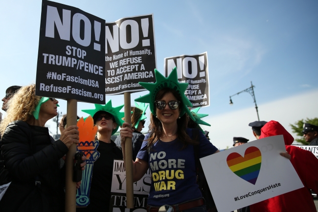 Trump 'evinde' protesto edildi