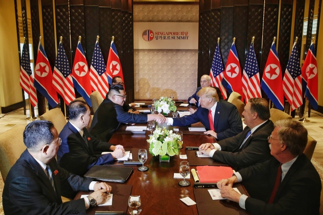 Trump-Kim zirvesi Singapur'da yapıldı