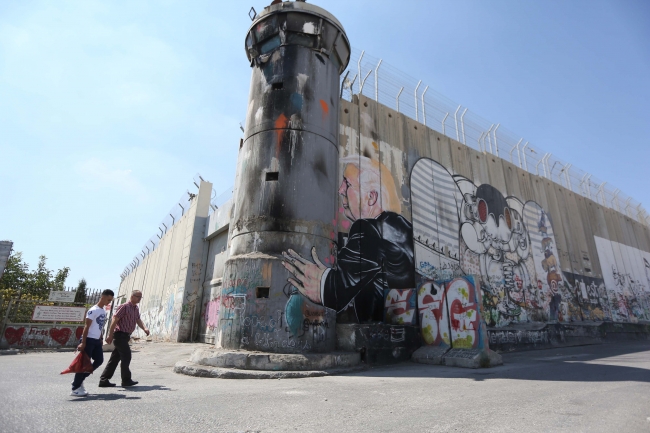 Ayrım Duvarı'nda Trump'a grafitili tepki