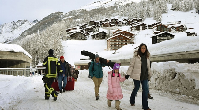 İsviçre'de mahsur kalan 13 bin turist için tren seferleri yeniden başladı