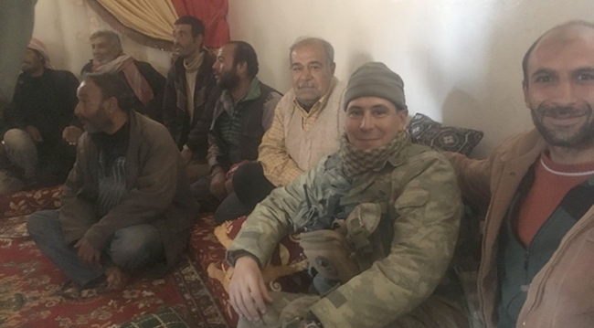 TSK, Afrinli sivillere yardımlarını sürdürüyor