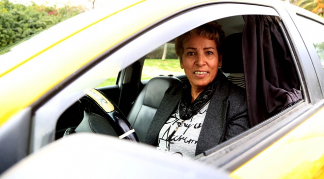 Tunus'un 32 yıllık kadın taksi şoförü