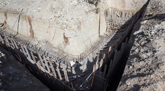 Afrin'de teröristlerin gizlendiği labirent tüneller bulundu