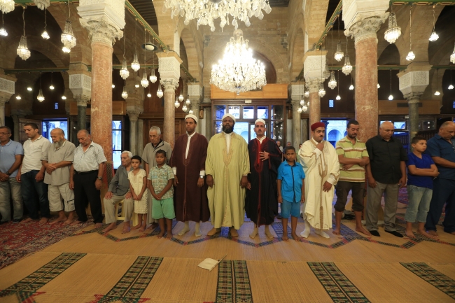 İslam dünyası bayram namazında buluştu