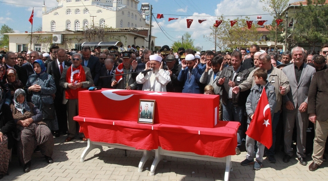 Şehit uzman çavuşlar son yolculuklarına uğurlandı