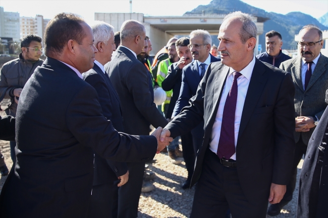 Bakan Turhan: Antalya ile İzmir hızlı trenle bağlanacak