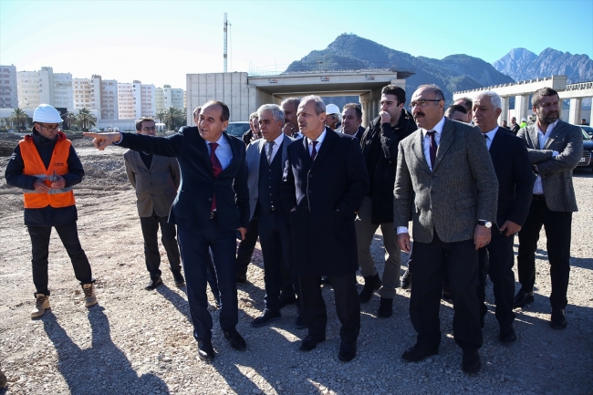 Bakan Turhan: Antalya ile İzmir hızlı trenle bağlanacak