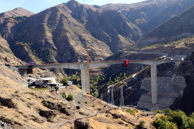 Türkiye'nin en yüksek köprüsünde sona gelindi