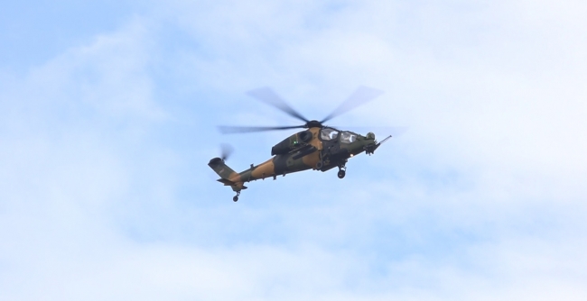 Türkiye'nin milli savaş uçağı Hürjet Londra'da sergilendi