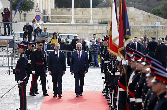 Başbakan Yıldırım Malta'da temaslarına başladı