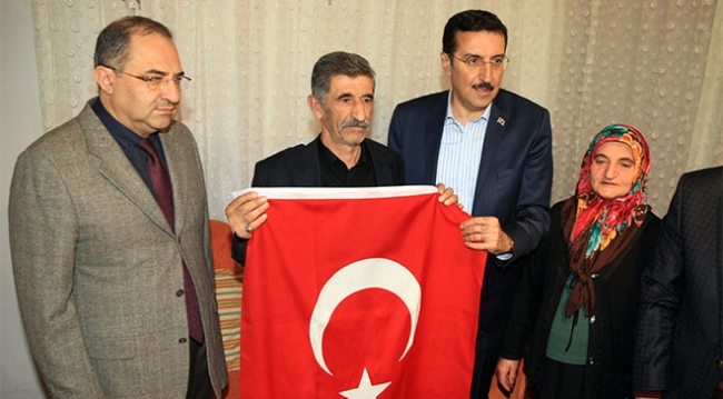 Bakan Tüfenkci, harekattaki askerle görüntülü görüştü