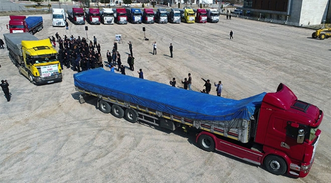 Elazığ'dan Suriye'ye 17 tır un yardımı