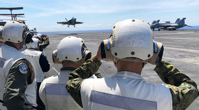 ABD uçak gemisi ihtilaflı sularda