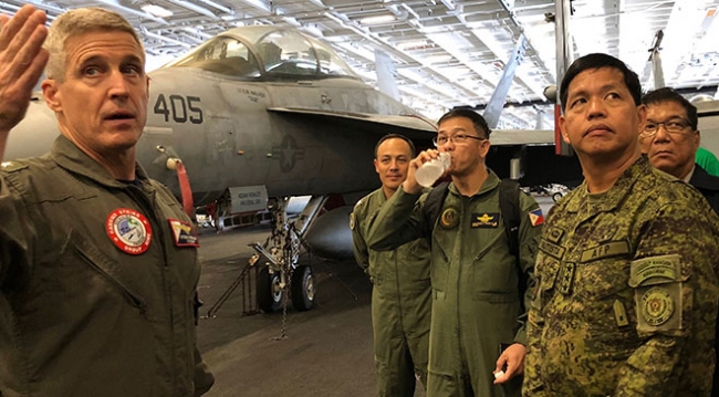 ABD uçak gemisi ihtilaflı sularda