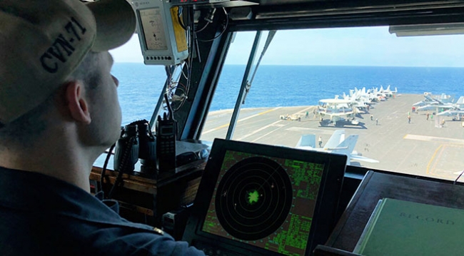 ABD uçak gemisi ihtilaflı sularda