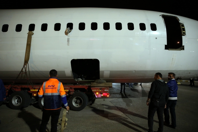 Trabzon'da pistten çıkan uçağın nakil işlemi tamamlandı