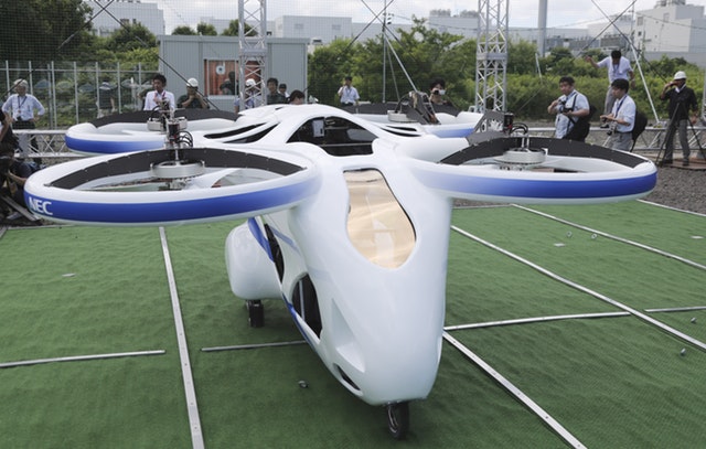 Japonya'da uçan otomobil prototipi deneme uçuşu yaptı