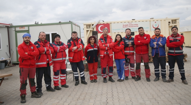 UMKE gönüllüleri sınırın sıfır noktasında şifa dağıtıyor