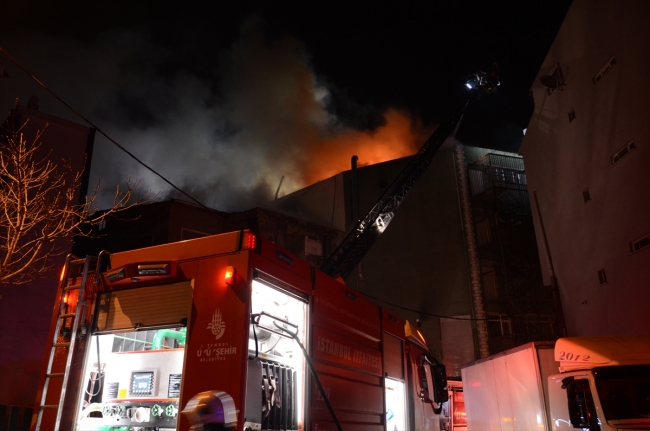 Ümraniye'de mobilya mağazasında yangın